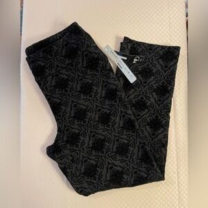 New Directions NWT black velvet burnout pull short length slim leg pants Size 8P